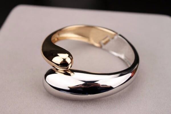 Yin-Yang Two-Tone Bracelet – Harmony & Elegance – Image 2