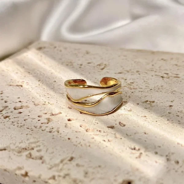 Wavy Elegance Ring Pearl – Image 2