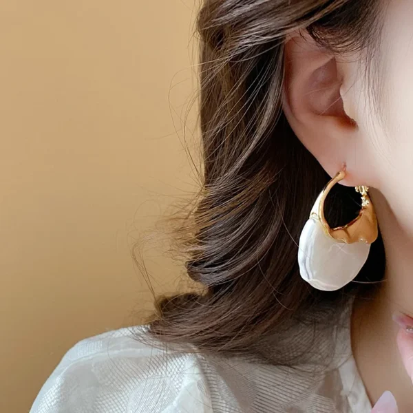 Retro Niche Design Pearl Dangle Earrings – Elegant  Jewelry for Women – Image 2