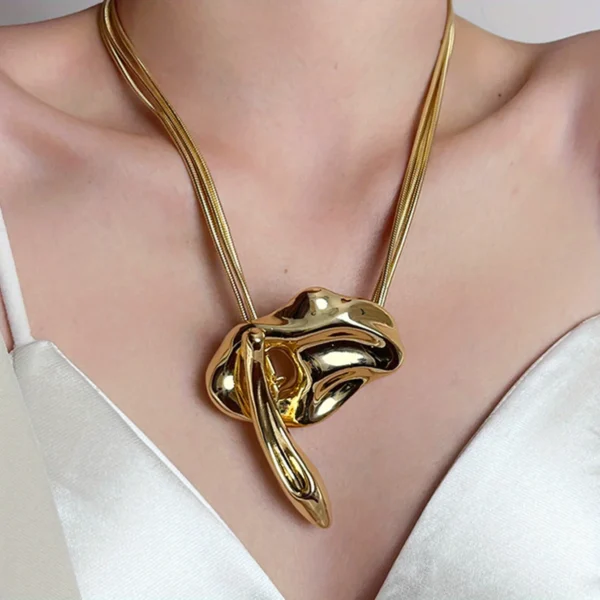 Bold Irregular Gold Necklace – Trendy & Elegant Statement Piece