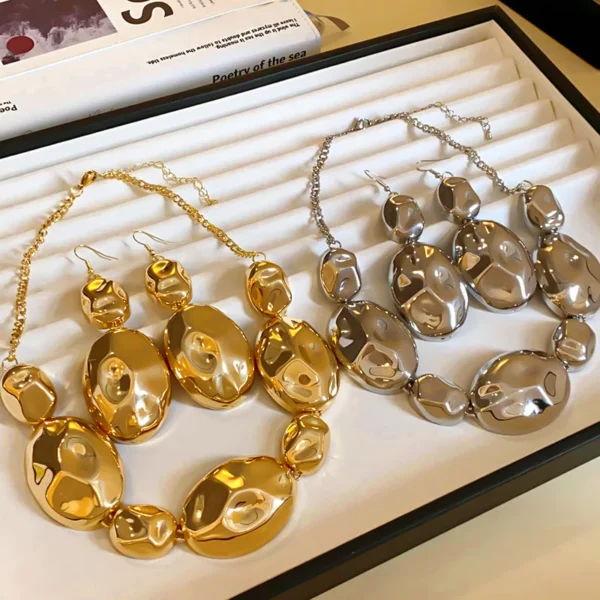 Sculptural Gold Jewelry Set – Statement Necklace & Earrings – Image 2