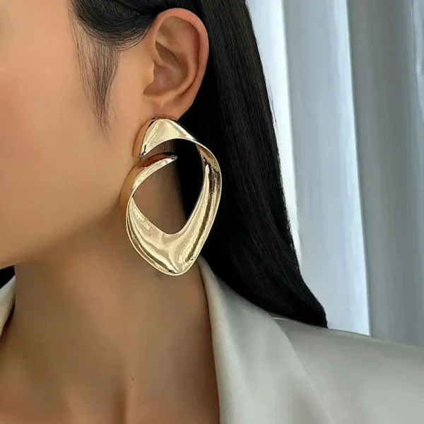 Oversized Gold Earrings – Sculptural & Trendy Design