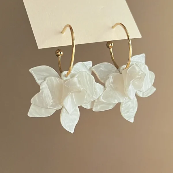 Trendy Resin Flower Hoop Earrings – Elegant Gardenia Statement Jewelry