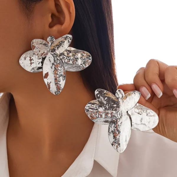 Large Flower Torques Necklace & Earrings – Luxury Wedding Jewelry – Image 4