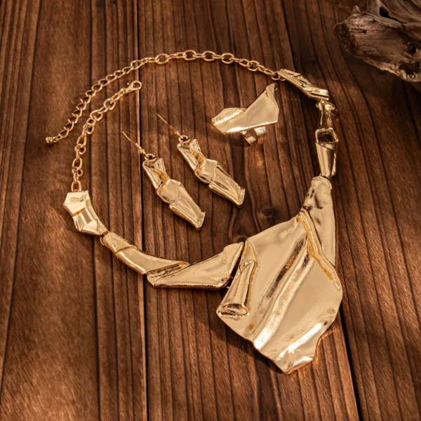 Luxury 3-Piece Jewelry Set – Necklace, Earrings & Ring – Image 3