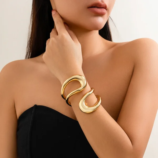 Chic Gold Alloy Bracelet – Style & Mood Tracking