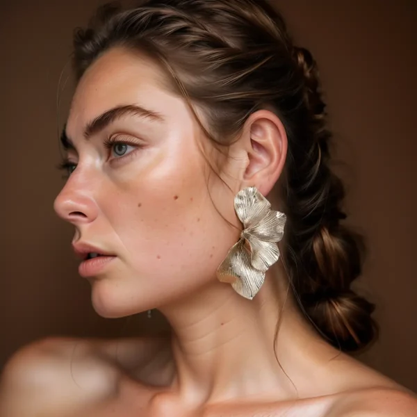 Elegant Gold Earrings – Chic & Modern Design – Image 2