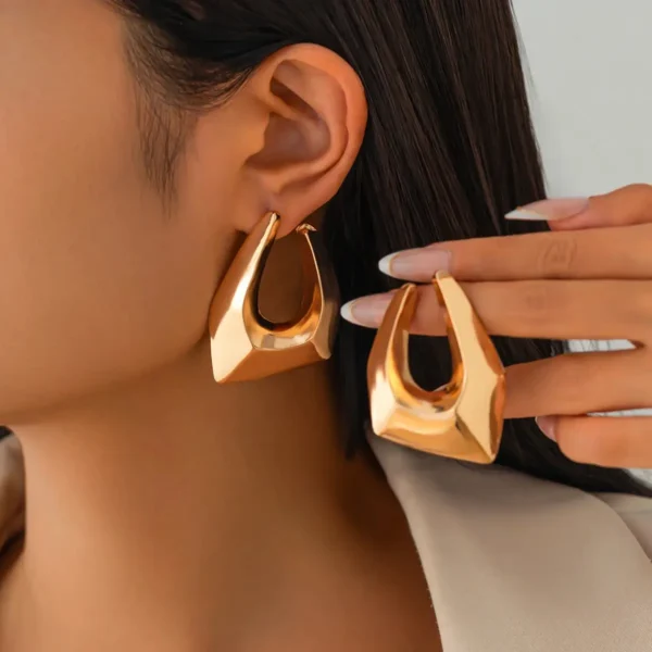 Golden Geometric Earrings – Bold Elegance